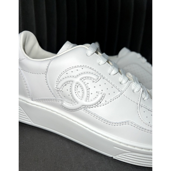 Chanel 23A White Calfskin Leather CC Logo Tie Flat Runner Trainer Sneaker 40.5 - Picture 8 of 12